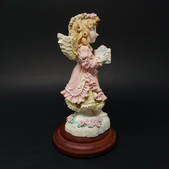 House of Lloyd Giving Angel 6" Christmas Around the World 1996 Vintage Figurine - Picture 2 of 12